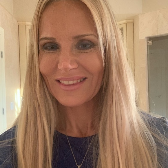 Meet your Posher, Rebecca - Picture 1 of 3